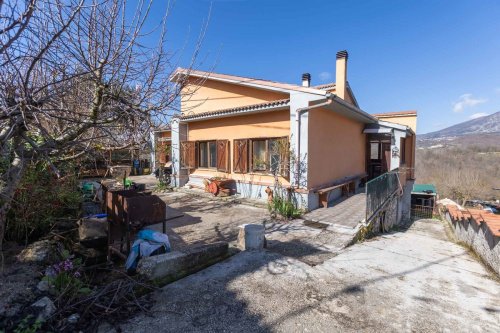 Casa indipendente a Pescorocchiano