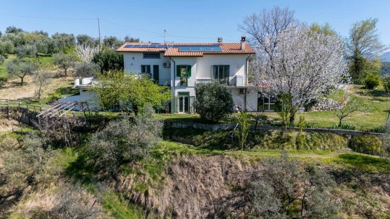 Villa à Mompeo