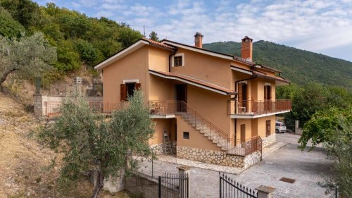 Villa i Mompeo
