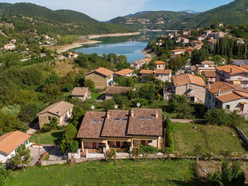Terraced house in Colle di Tora