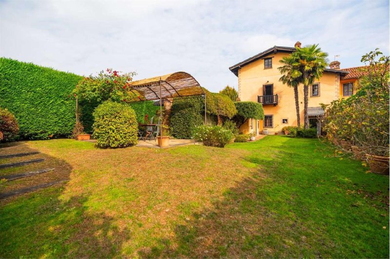 Casa geminada em Pinerolo