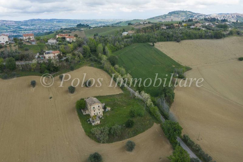 Hus på landet i Fermo