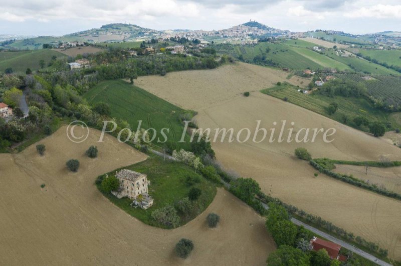 Hus på landet i Fermo