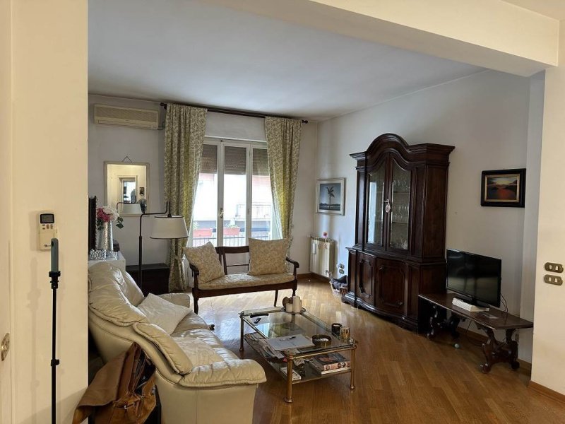 蒙特瓦尔基公寓