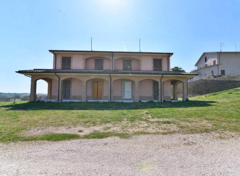 Casa geminada em Treia