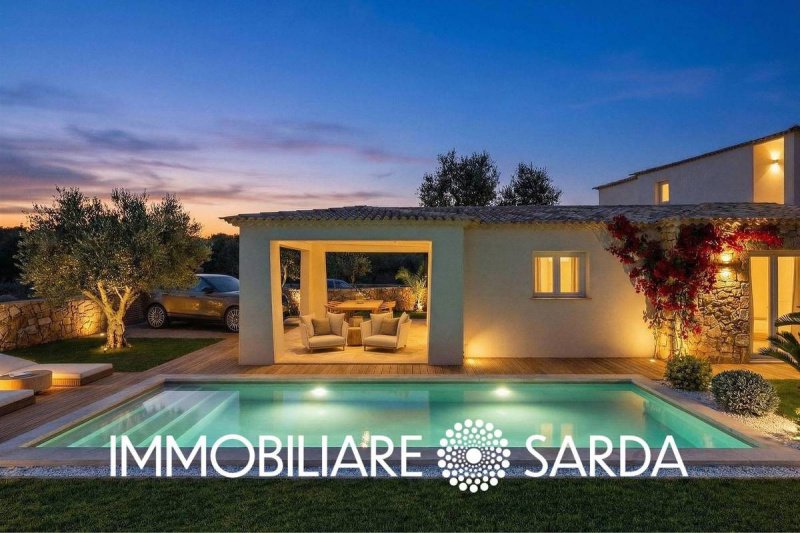 Casa adosada en Loiri Porto San Paolo