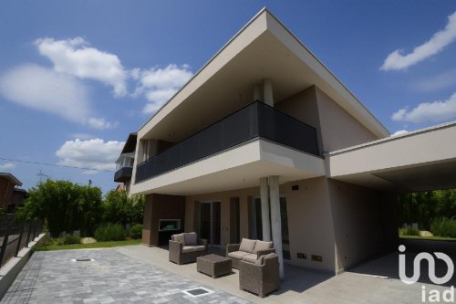 Вилла в Пескантина