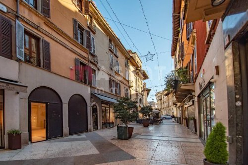 Kommersiell byggnad i Brescia