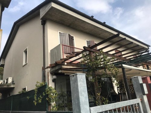 内格拉尔半独立房屋