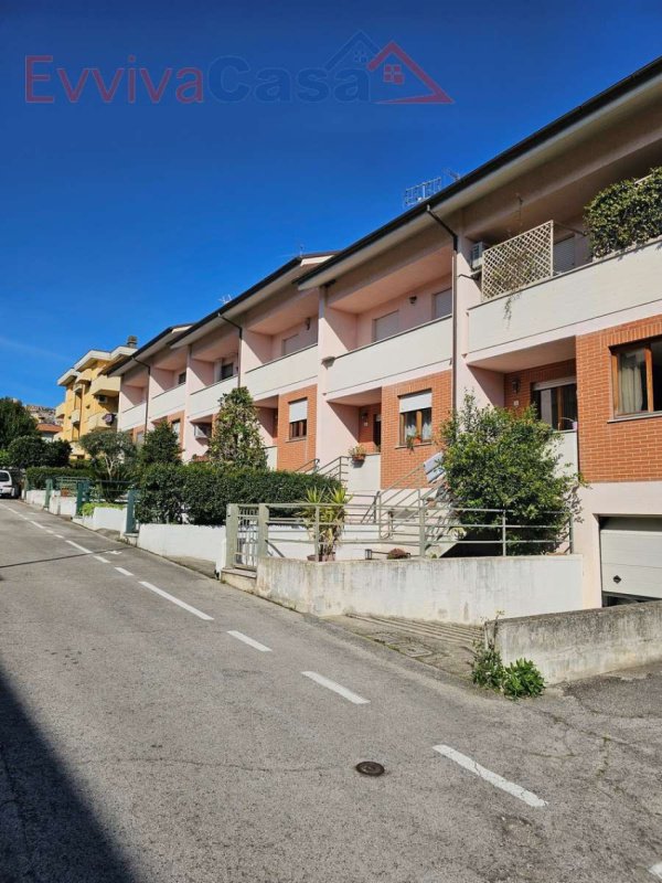 卡斯特尔菲达多联排别墅