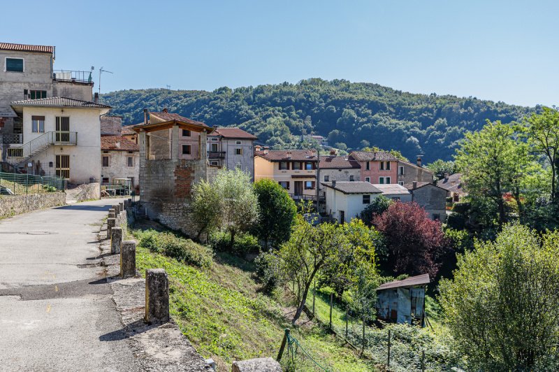 Hus från källare till tak i Lugo di Vicenza