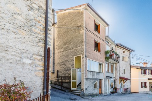 Hus från källare till tak i Lugo di Vicenza