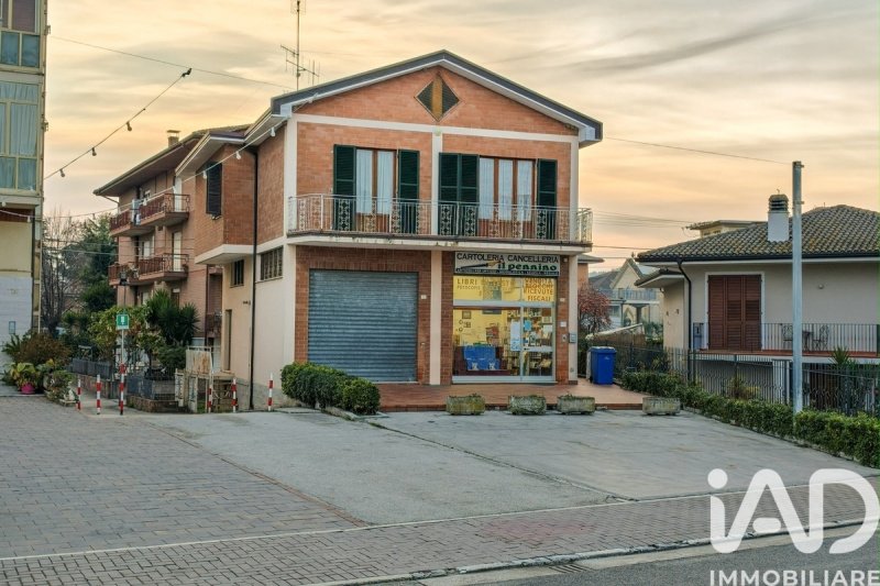 Villa a Monterubbiano