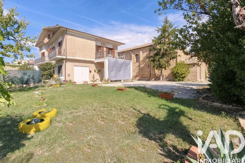 Villa i Monte Vidon Corrado