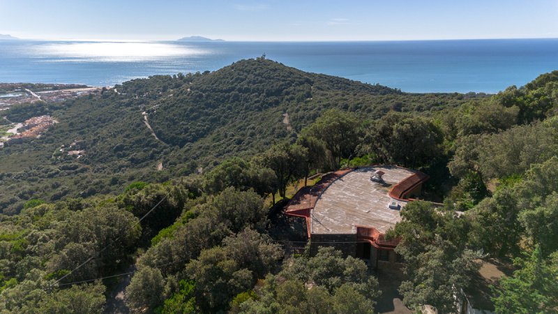 Вилла в Кастильоне-делла-Пеская