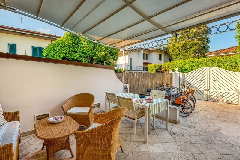 Moradia com terraço em Forte dei Marmi