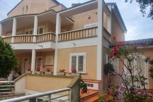 Moradia com terraço em Livorno
