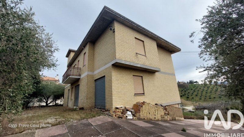Villa en Castignano