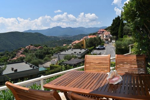 Enrumslägenhet i Finale Ligure