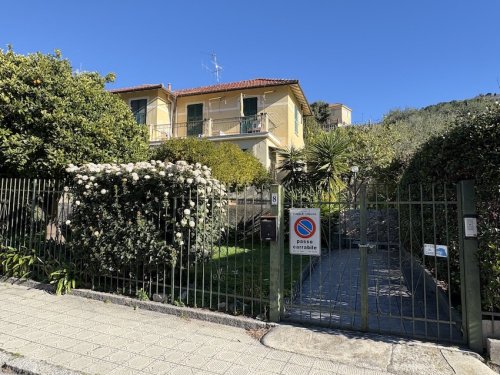 Casa geminada em Finale Ligure