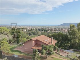 Villa a Castelnuovo Magra