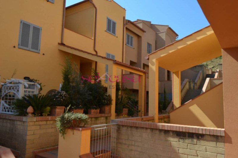 佩斯卡亚堡公寓