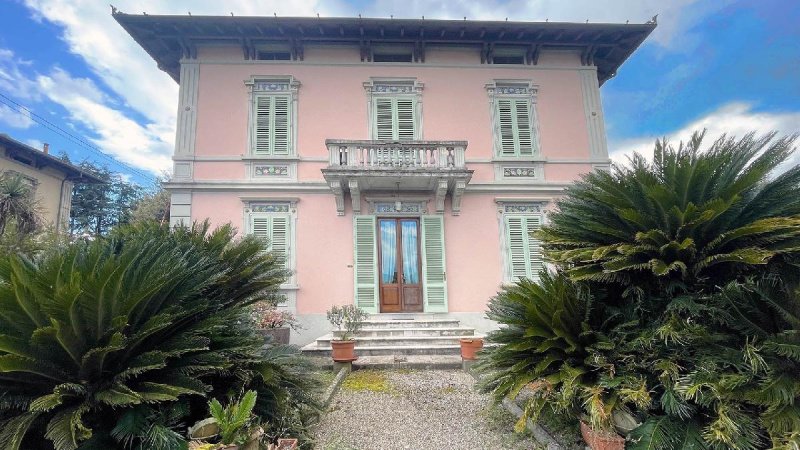 Villa in Pescia