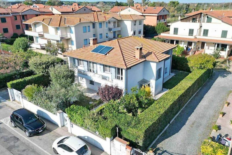 Villa in Cecina