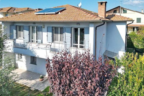 Villa a Cecina