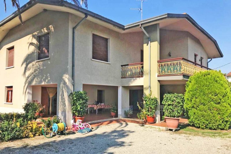 Villa a Montecarlo