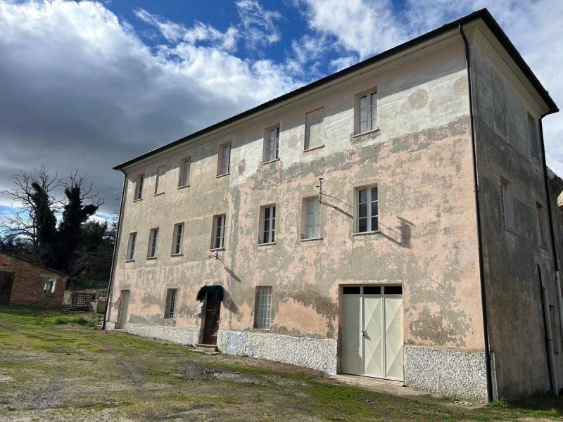 Hus på landet i Trecastelli