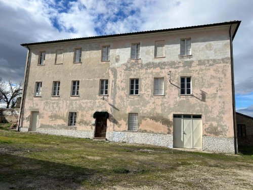 Hus på landet i Trecastelli