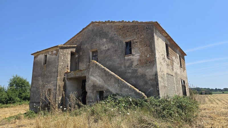 Detached house in Farnese