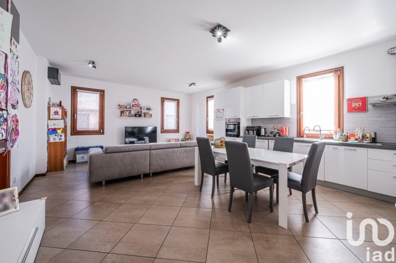 Villa en Novi di Módena