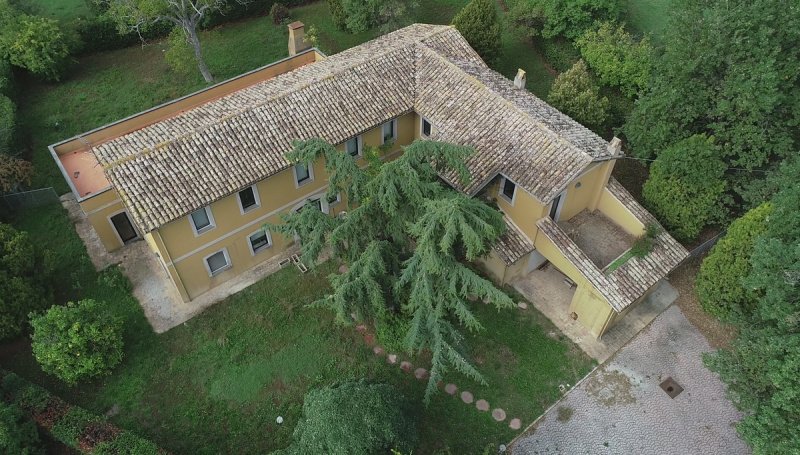 Casa di campagna a Bellante