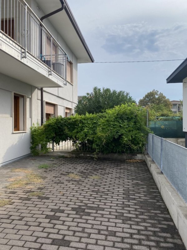 Local commercial à Isola Vicentina