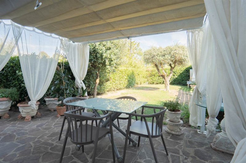 Top-to-bottom house in Campi Bisenzio