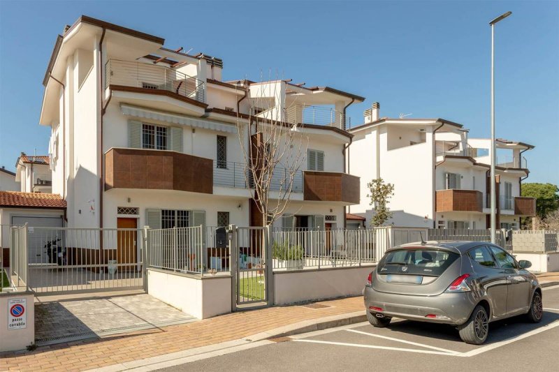 Top-to-bottom house in Campi Bisenzio