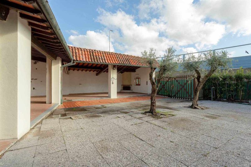 比森齐奥营排楼