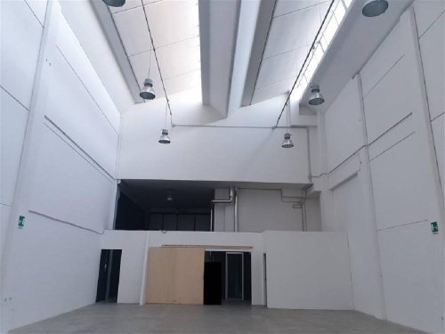 Inmueble comercial en Campi Bisenzio