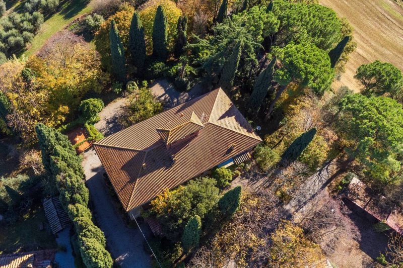 Вилла в Кастильоне-дель-Лаго