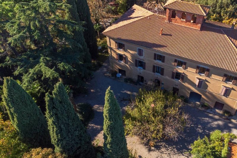 Вилла в Кастильоне-дель-Лаго