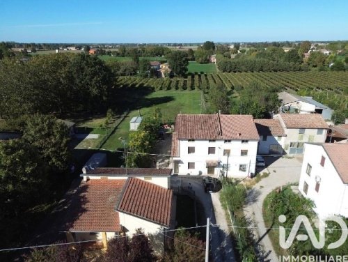 Apartamento em Novi di Modena