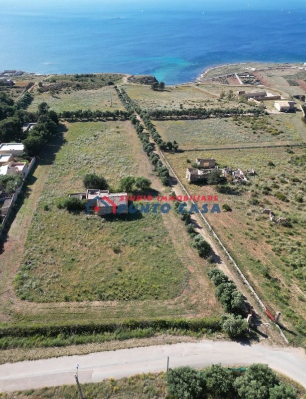 Klein huisje op het platteland in Erice