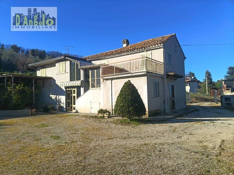 Особняк в Оффида