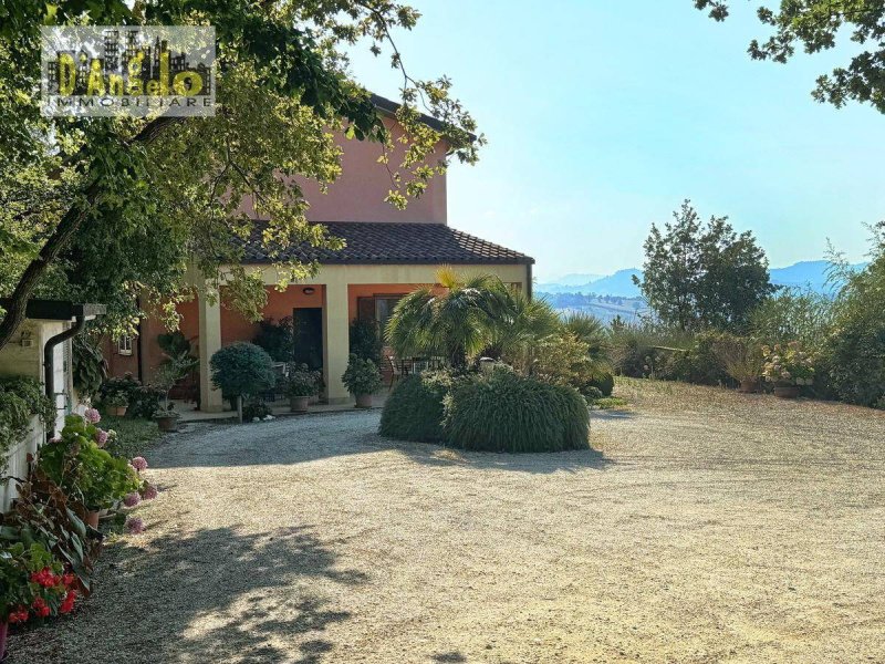 Villa in Offida