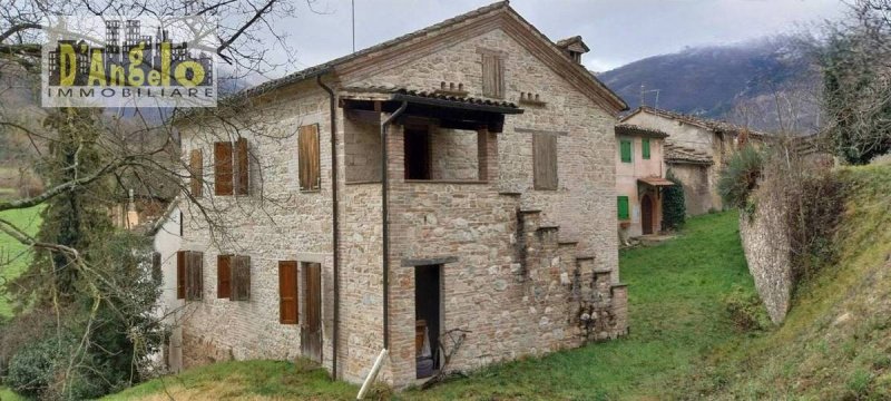 Moradia em Sarnano