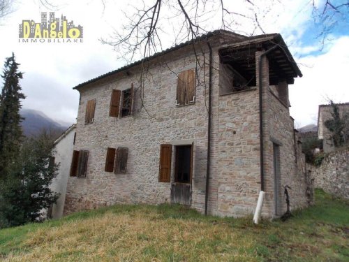 Moradia em Sarnano
