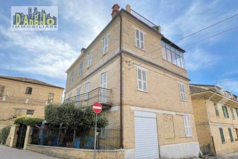 Casa independente em Offida