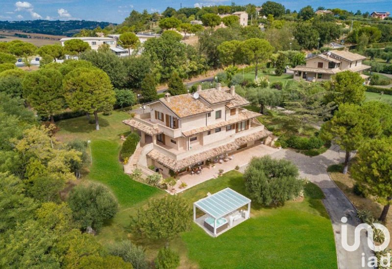 Вилла в Чивитанова-Марке